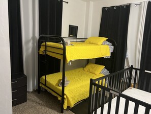 2 Schlafzimmer, Bügeleisen/Bügelbrett, kostenloses WLAN, Bettwäsche