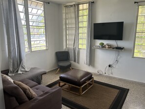 Smart TV, Netflix, streaming services - 🌴☀️ Experience the Best of Mayagüez from Your Short-Term Rental Reservation!🌴 (Mayagüez)