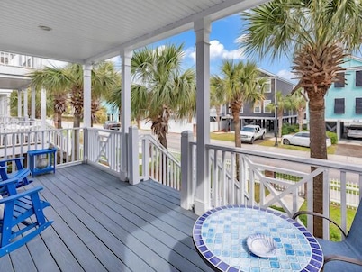 Beautiful Beach house! Discounted rates! Available week of July 5th.