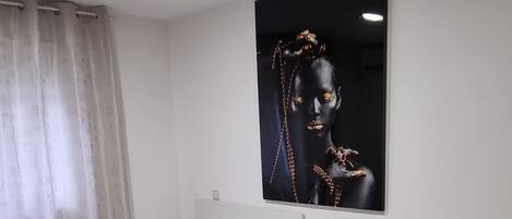 2 bedrooms, iron/ironing board, bed sheets, wheelchair access