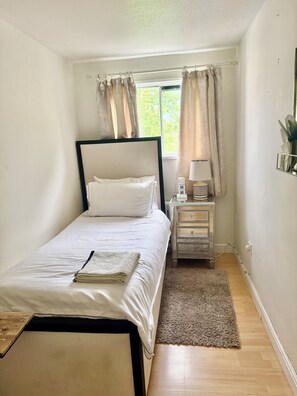 1 ห้องนอน, เครื่องนอนระดับพรีเมียม, เตียงเมมโมรีโฟม, ตกแต่งพิเศษโดยเฉพาะ