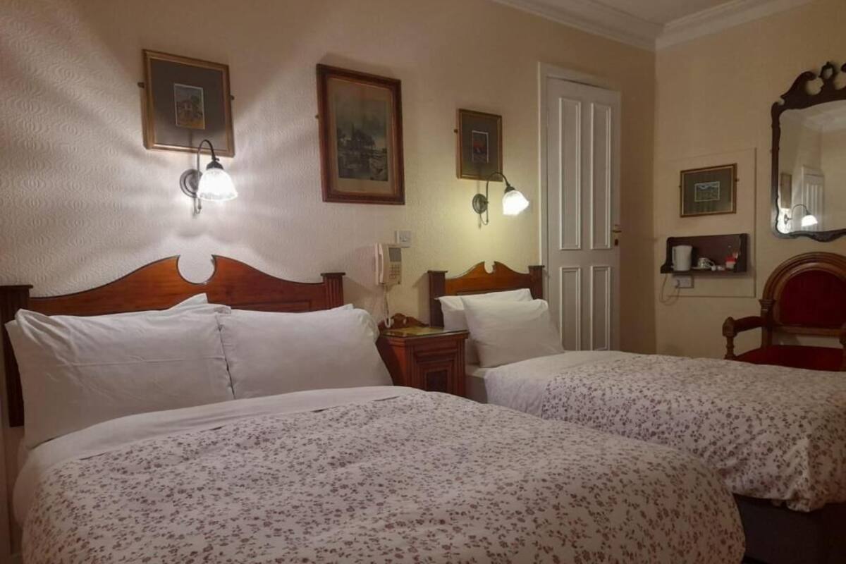 Kamar Twin | Meja kerja, setrika/meja setrika, dan Wi-Fi gratis