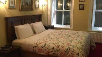 Double Room | Individually decorated, individually furnished, desk, iron/ironing board