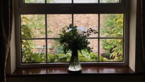 Desk, iron/ironing board, WiFi (free), individually decorated - Red Setter Town House B&B (Carlow)