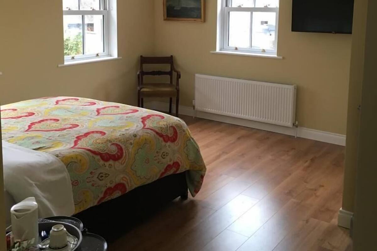 Kamar Double | Meja kerja, setrika/meja setrika, dan Wi-Fi gratis