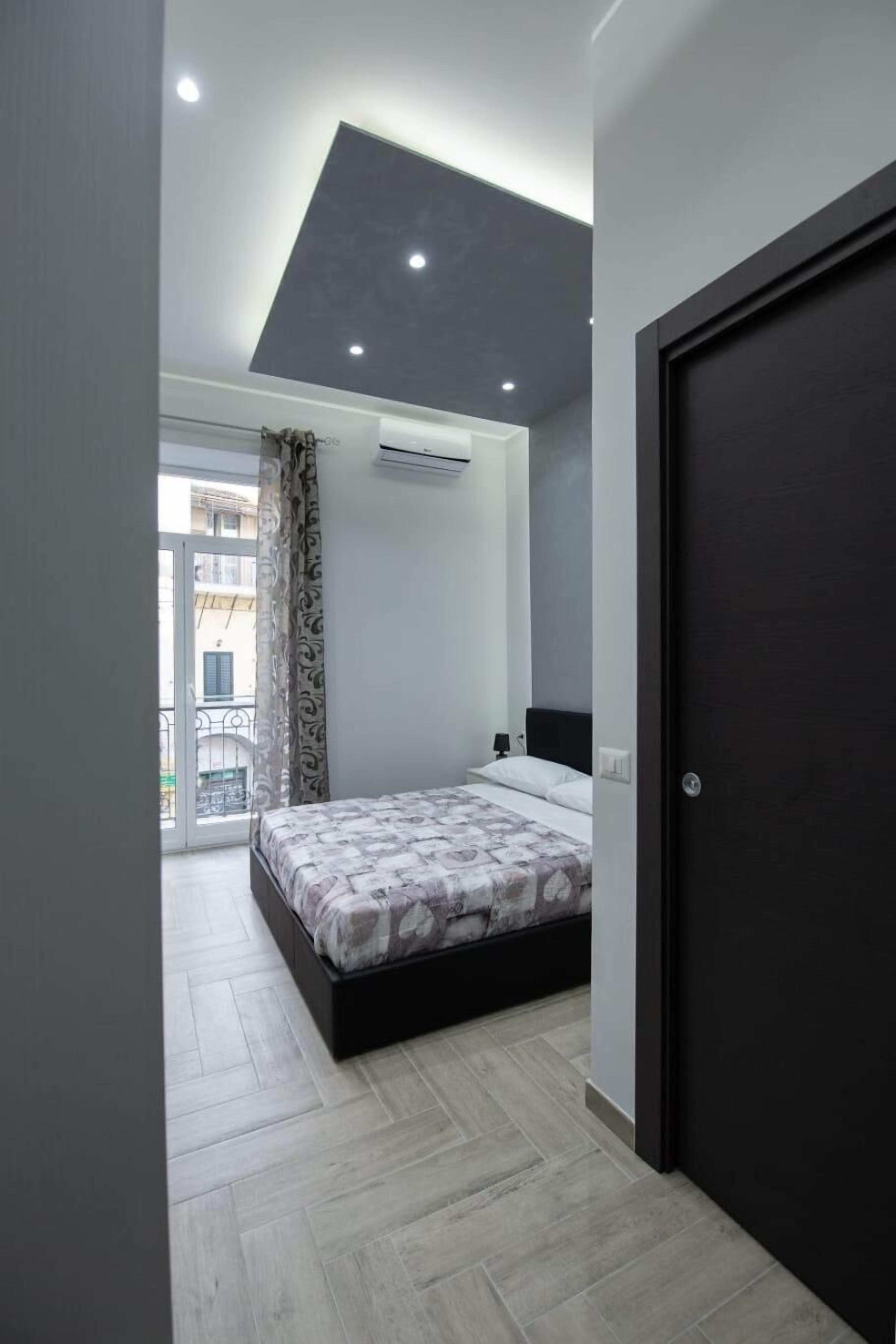 客房内保险箱、遮光窗帘、隔音、免费 WiFi