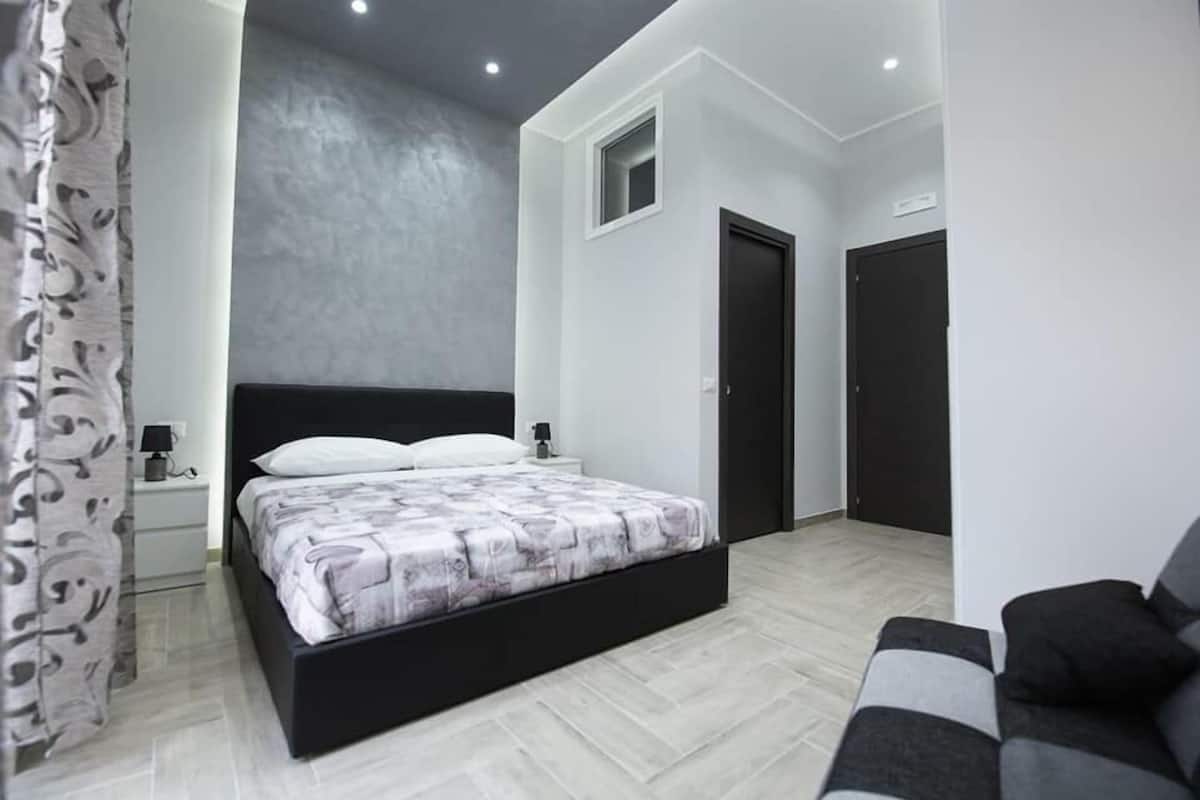 Deluxe Double Room | In-room safe, blackout curtains, soundproofing, free WiFi