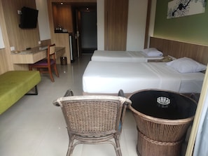 Deluxe Double or Twin Room | Room amenity - Hotel Stern Pattaya (Pattaya)