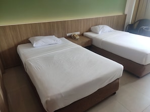 Deluxe Double or Twin Room | In-room safe, desk, blackout drapes, free WiFi