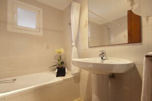Dusche, Handtücher, Toilettenpapier