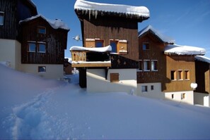 Exterior - Ski out the door! heart of village, easy to get to ski school smart TV's & wifi (La Plagne Tarentaise)
