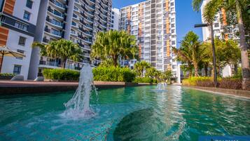 Piscina all'aperto, una piscina sportiva