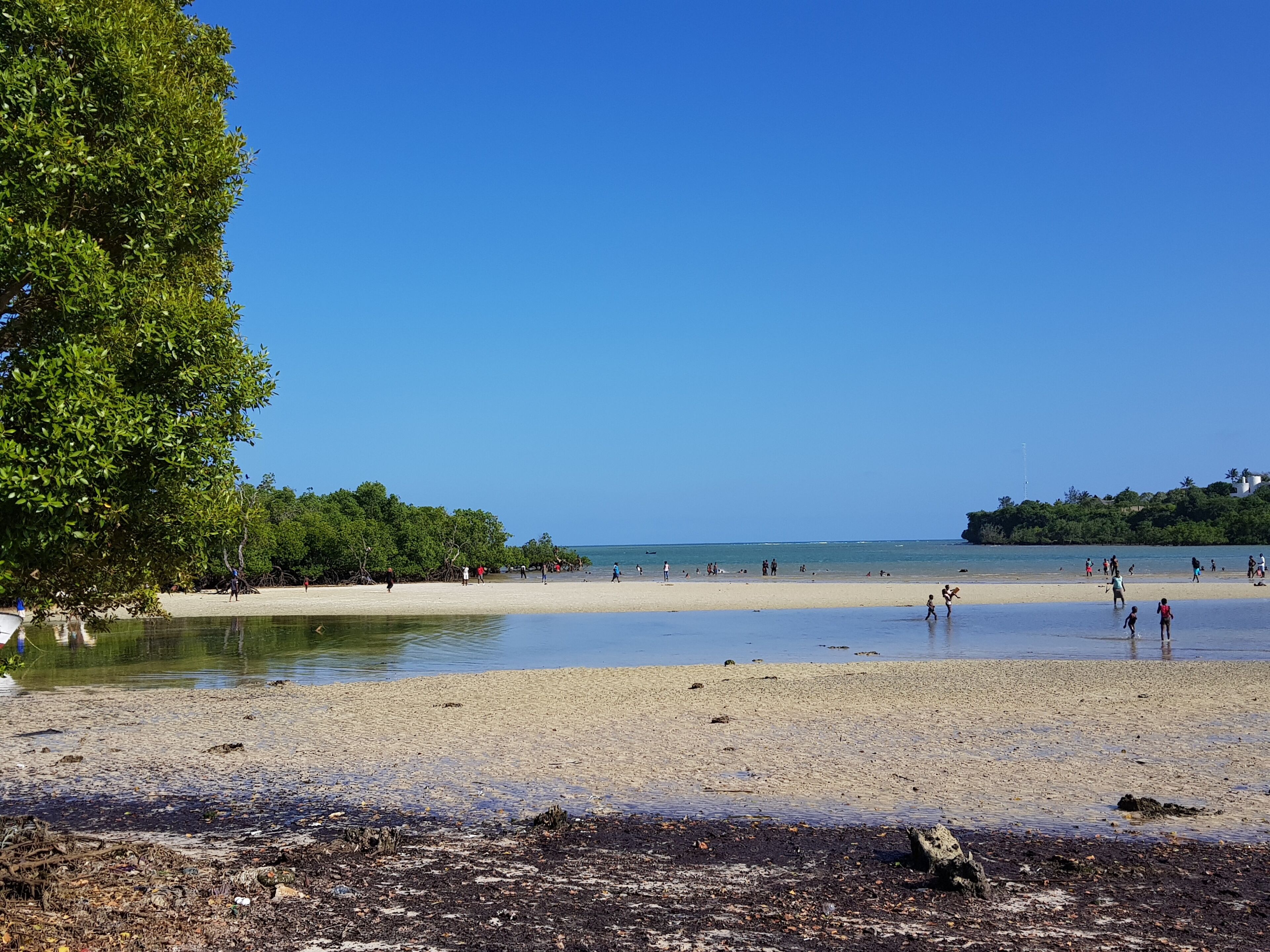 Beach nearby, sun loungers