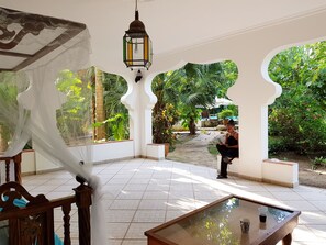 Terrace/patio - Beautiful spacious apartement near beach and creek in silent nature (Mtwapa)