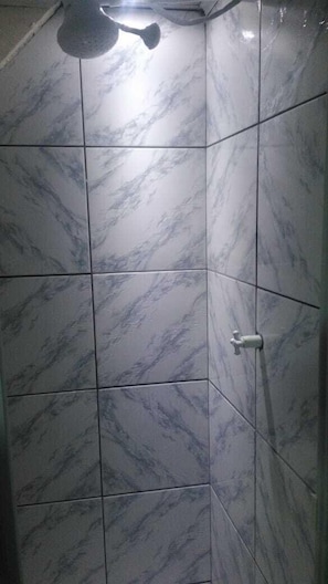 스탠다드 더블룸 | 욕실 | 샤워 시설, 타월