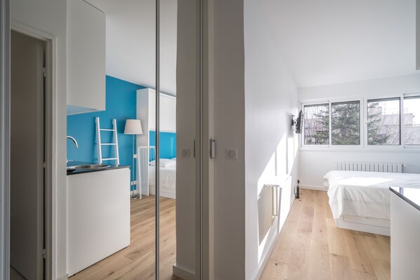 Silitysrauta/-lauta, ilmainen Wi-Fi, vuodevaatteet