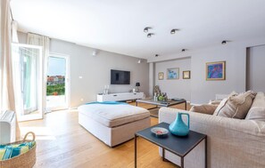 TV, fireplace, DVD player - Nice home in Postira with WiFi (Postira)