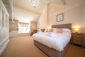 5 bedrooms, iron/ironing board, travel cot, Internet - Stunning 5-bedroom farmhouse within easy reach of North Devon beaches (Ilfracombe)