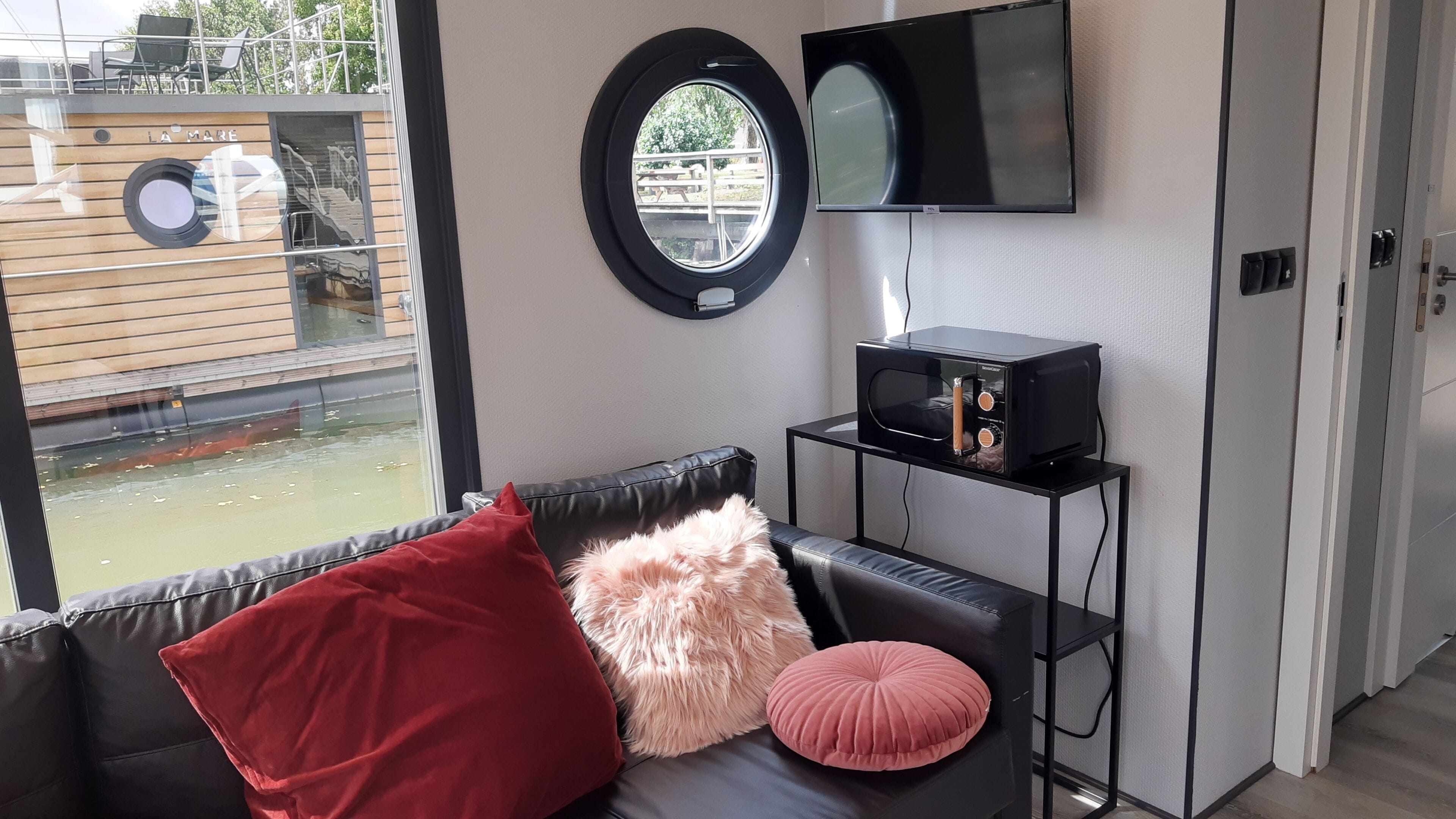 Houseboat with Lake view - Marstrand | 低刺激性寝具、遮光カーテン、防音設備、アイロン / アイロン台
