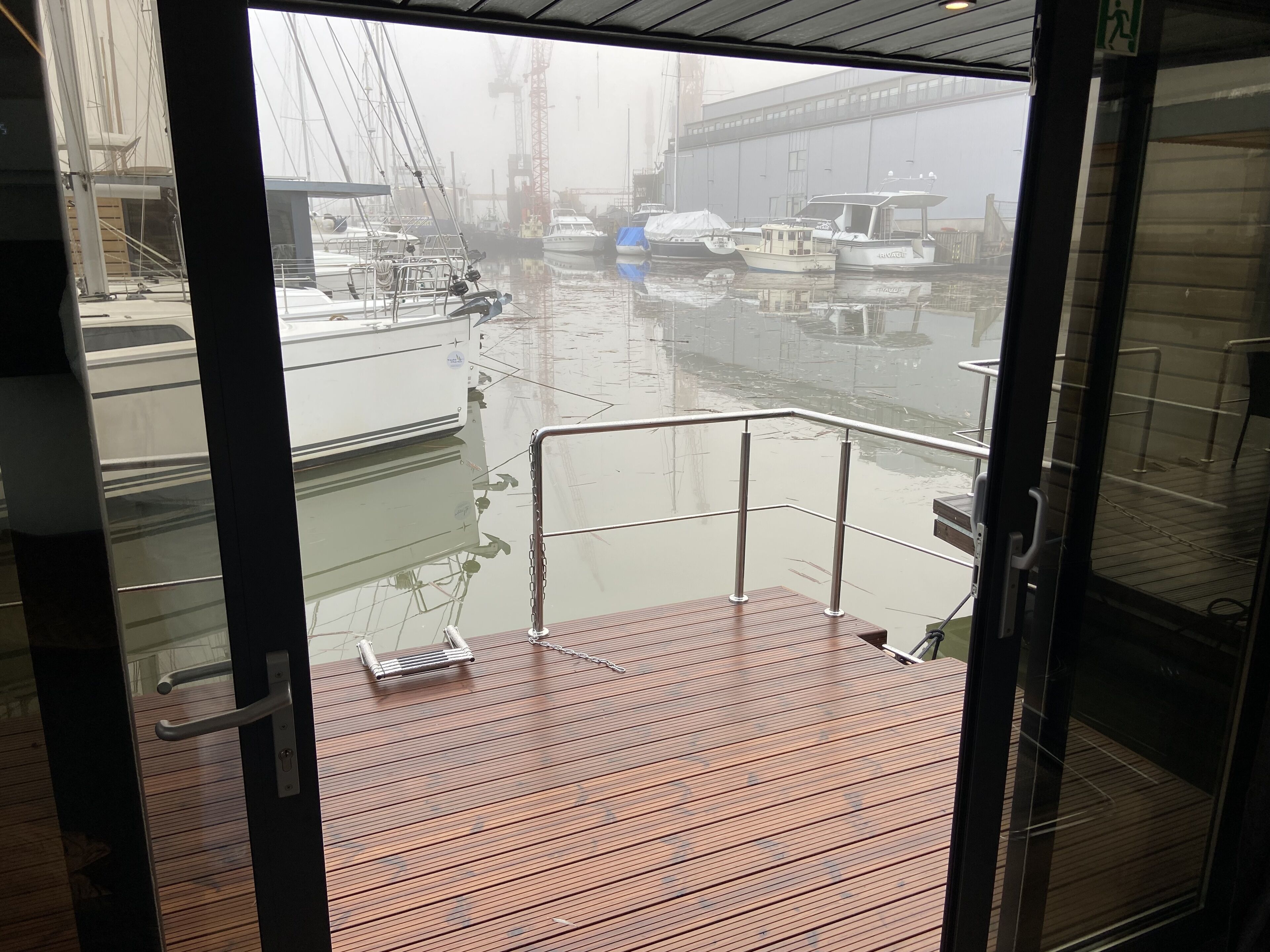 Vista frontal de la propiedad