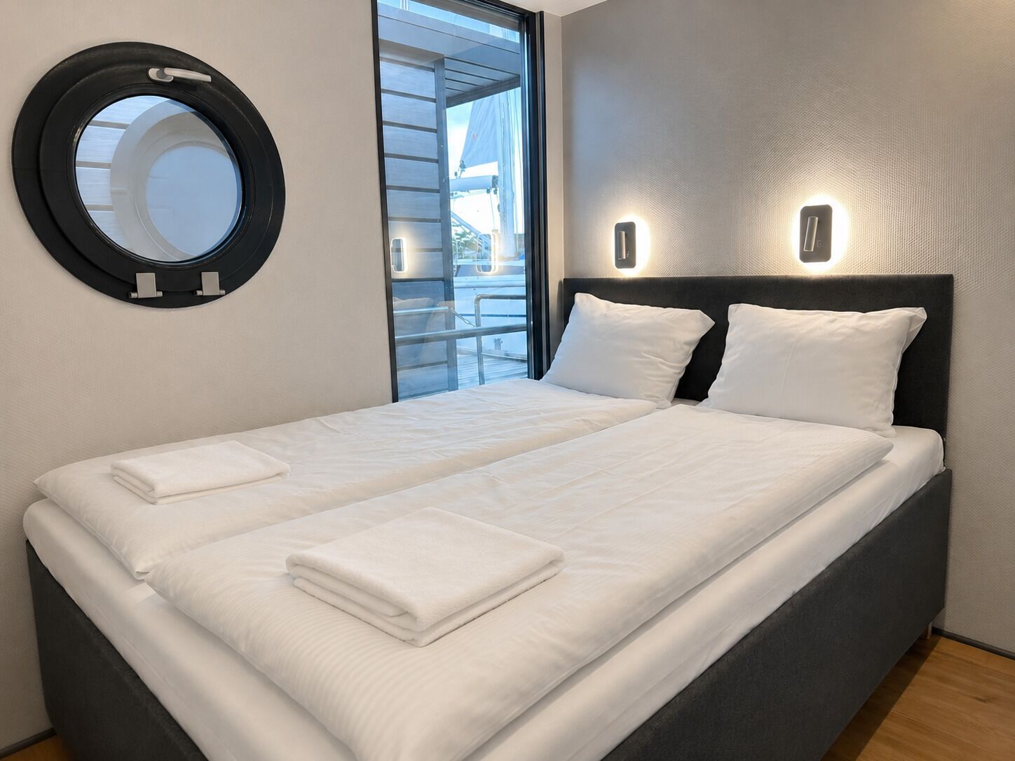 Houseboat with Lake view - Klippholmen | Hypo-allergenic bedding, individually decorated, individually furnished