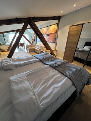 Lighthouse - Apartment Deluxe | Allergikerbettwaren, Verdunkelungsvorhänge, schallisolierte Zimmer
