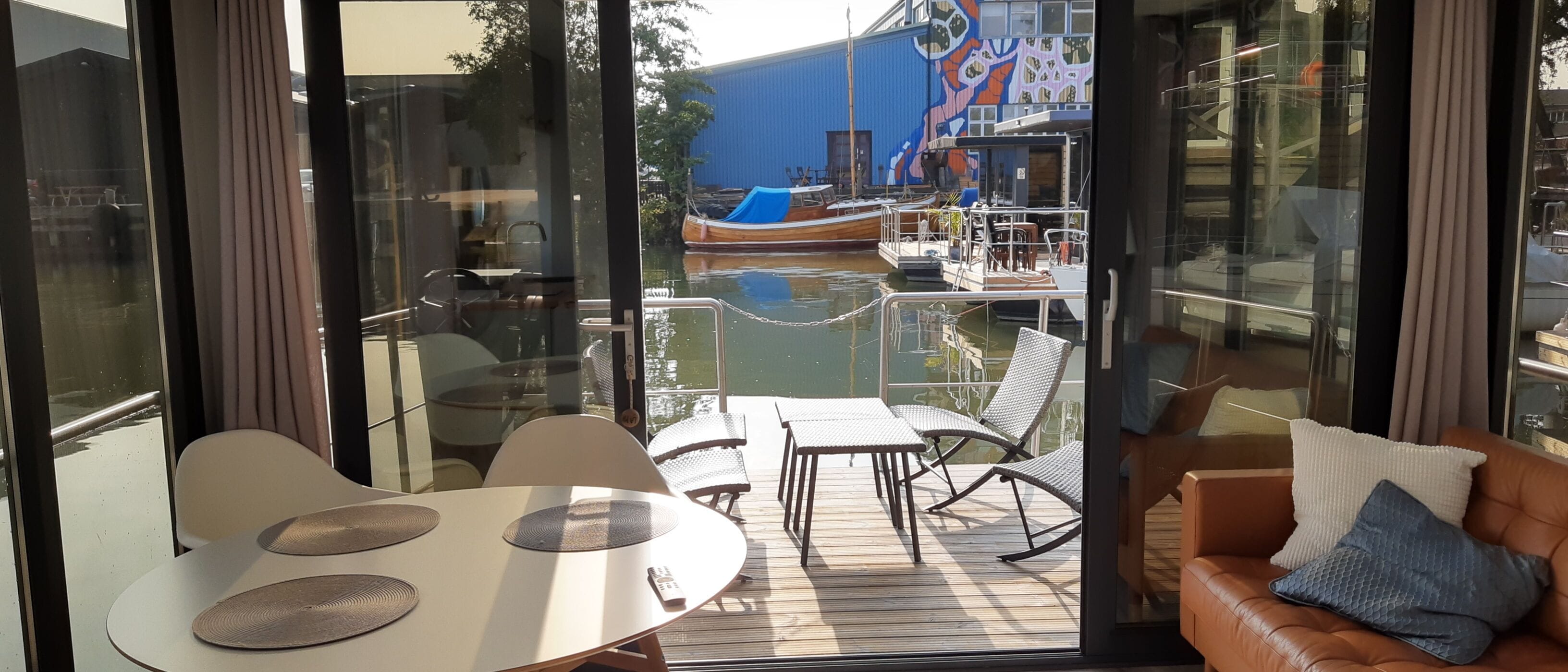 La Mare Four (Private Houseboat) | Ropa de cama hipoalergénica, cortinas opacas, sistema de insonorización