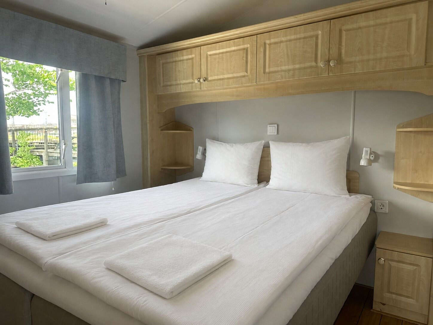 Lysekil | Hypo-allergenic bedding, blackout curtains, soundproofing