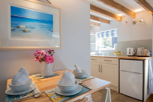 Dining - Beach themed Annexe close to Chichester, West Wittering beach and Goodwood (Chichester)