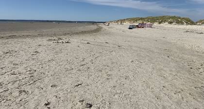 Beach themed Annexe close to Chichester, West Wittering beach and Goodwood