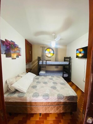 2 quartos, ferros/tábuas de passar roupa, Wi-Fi de cortesia