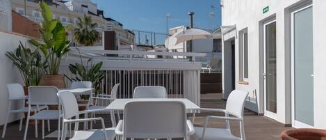 屋外ダイニングエリア