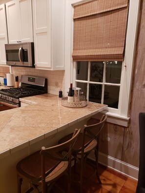 Fridge, microwave, oven, stovetop - Darby's Guest House! (Natchez)