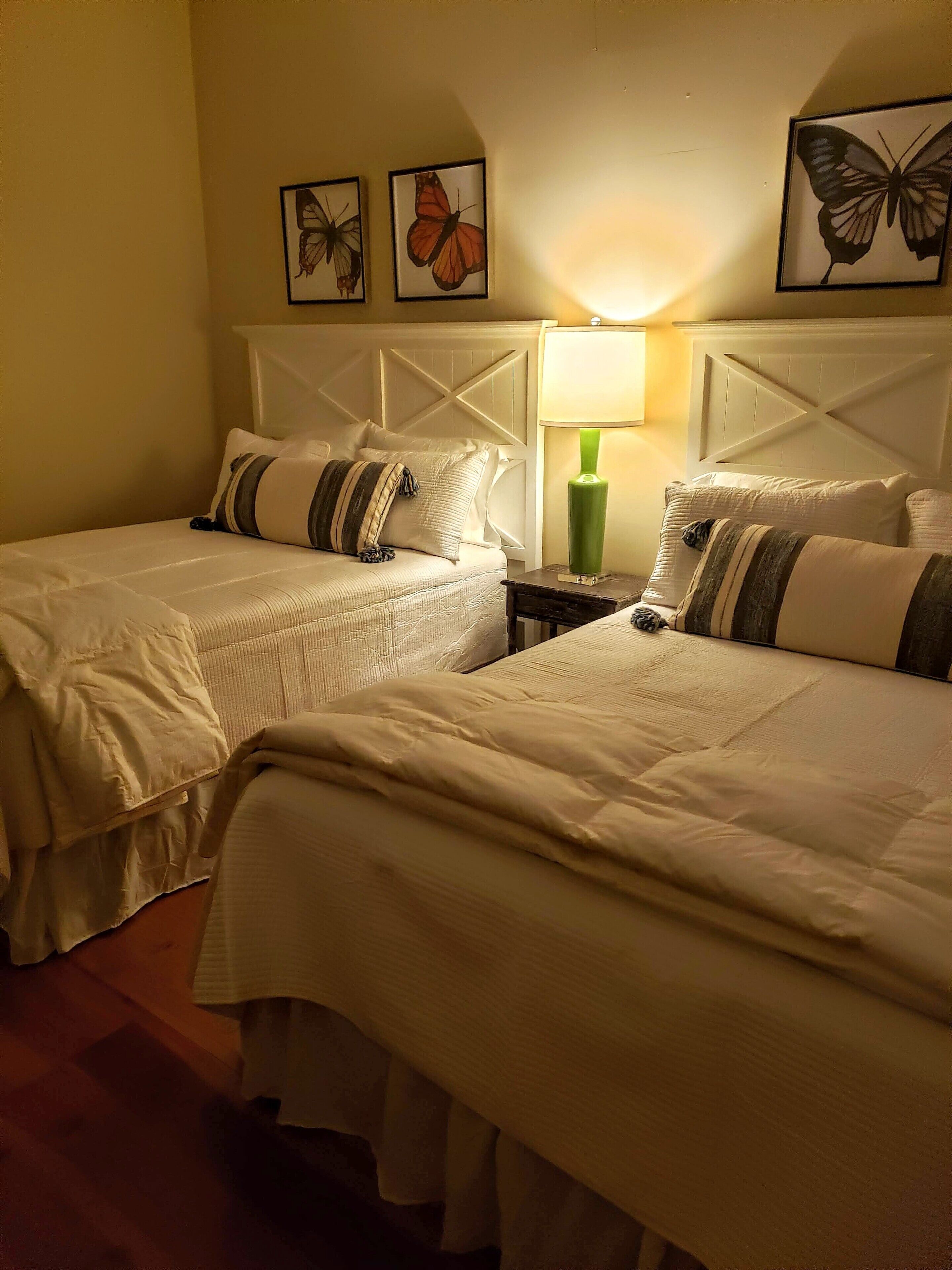 2 habitaciones, tabla de planchar con plancha, wifi y ropa de cama 