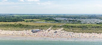 Chalet by the sea in beautiful holiday park *****