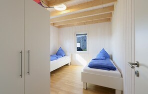 3 bedrooms, travel crib, free WiFi