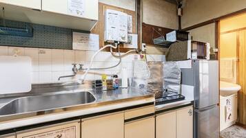 Fridge, microwave, stovetop, electric kettle