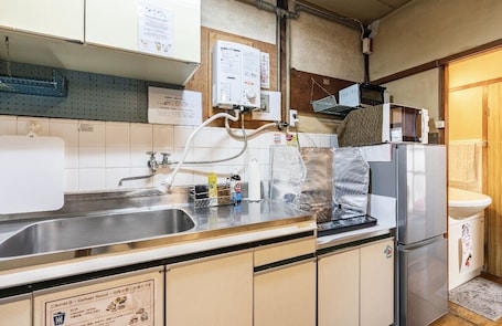 Fridge, microwave, stovetop, electric kettle