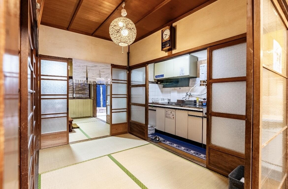 Fridge, microwave, stovetop, electric kettle