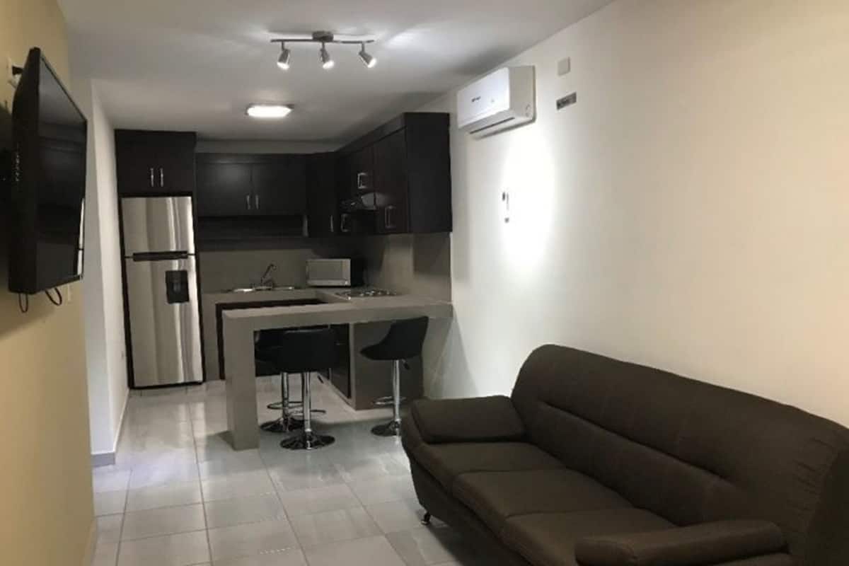 Departamento básico, 2 habitaciones, para no fumadores, cocina | Área de sala de estar | Televisión