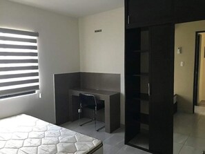 基本公寓, 1 張標準雙人床, 非吸煙房, 廚房 | 書桌、筆電工作空間、遮光布/窗簾、熨斗/熨衣板