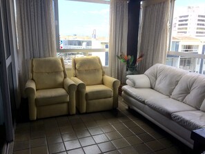 TV - Penthouse Apartment (Chame-Chame)