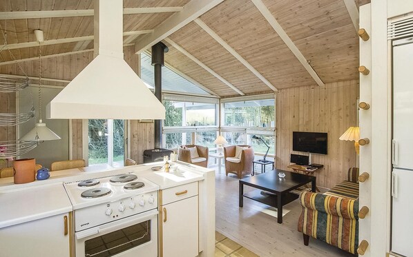 Køleskab, kogeplade, opvaskemaskine, kaffe-/temaskine