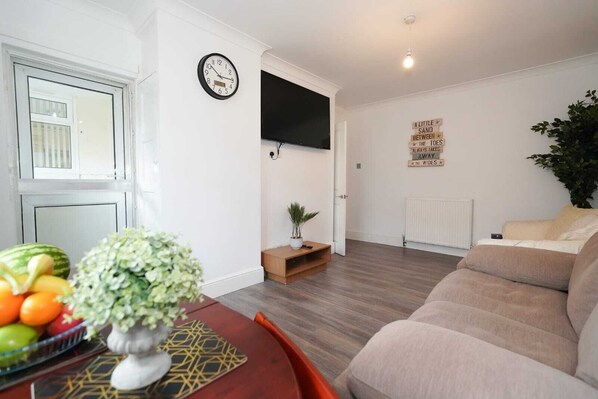 TV - 2 bedrooms BIRMINGHAM BHX-HS2 NEC COLESHILL LUXURY APARTMENT (Birmingham)