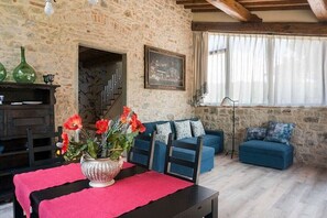 Smart TV, DVD player, table tennis, books - Exclusive comfort for a small group- Countryside Tuscan Villa near Florence (Bagno a Ripoli, San Bartolomeo A Quarate)