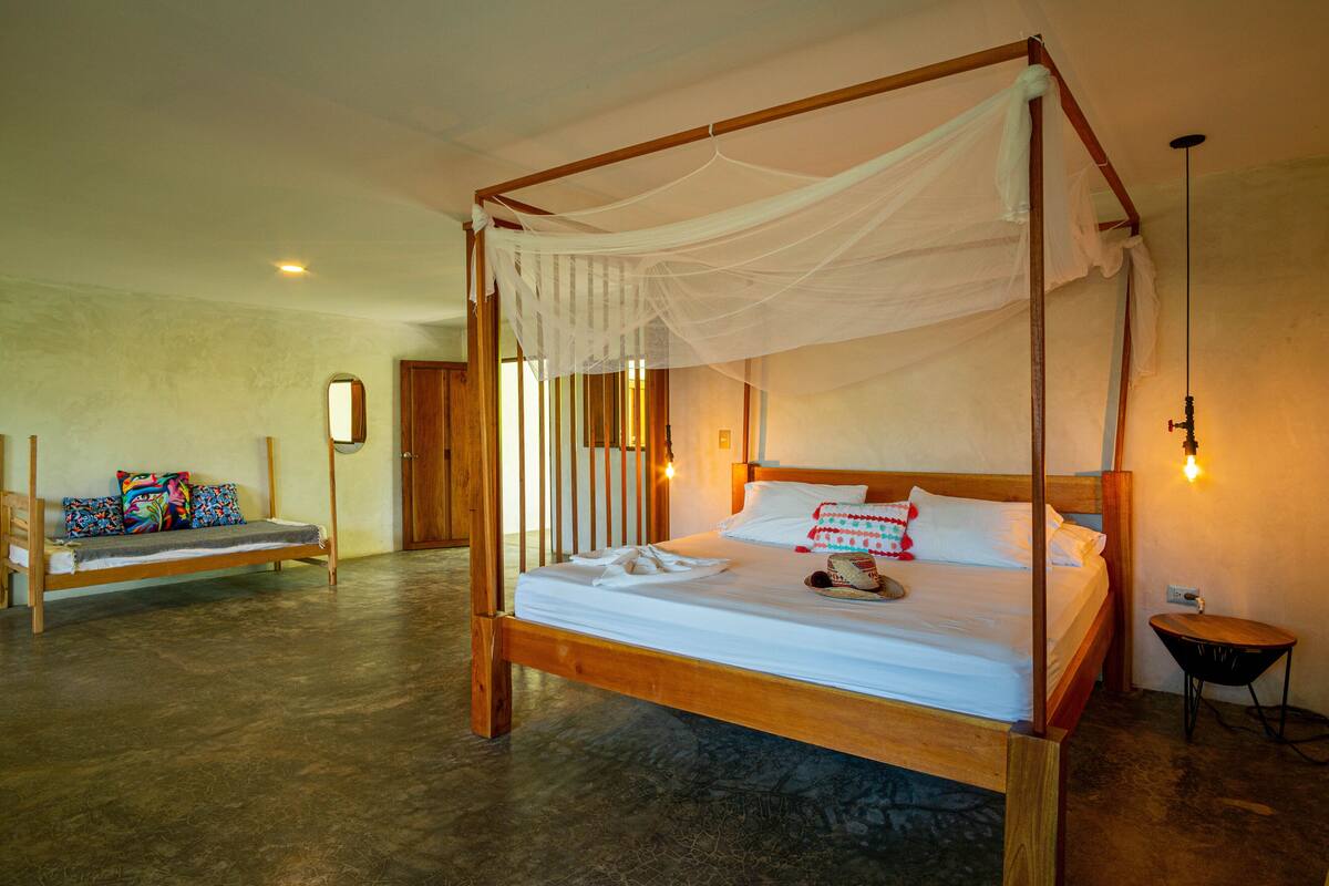 خزنة داخل الغرفة ومكتب وواي فاي مجانًا وملاءات أسرّة