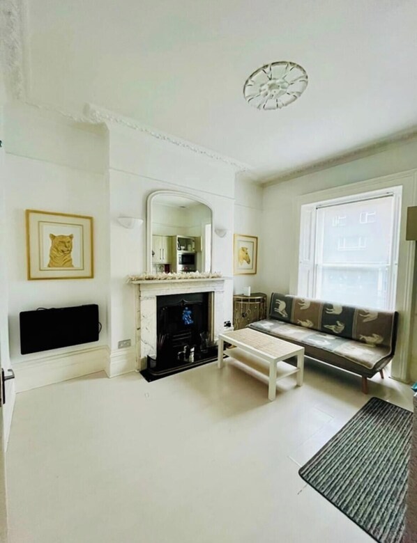 Living area - Stunning Kings Road, Chelsea, period property (London)