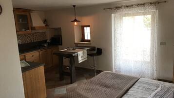 Iron/ironing board, travel cot, free WiFi, bed sheets