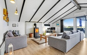 TV, fireplace, DVD player, table tennis - 3 bedroom cozy home in Hvide Sande (Hvide Sande)