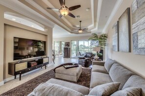 Smart TV, fireplace